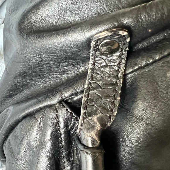 Hogan PM 15 Black Leather Side Pockets Bag - Picture 14 of 16